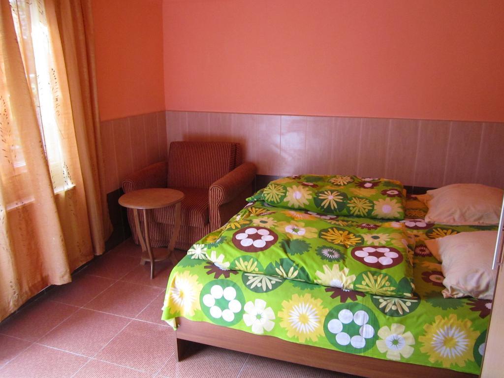 Guesthouse 97 In Batumi Room photo